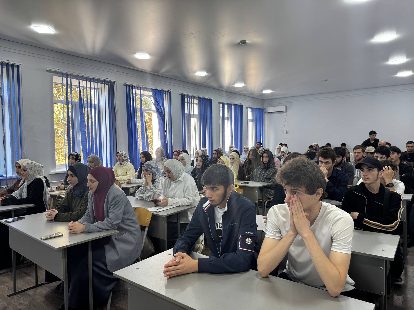 Встречи со студентами ссузов и вузов республики прошли в рамках XII Международного межрелигиозного молодежного форума.